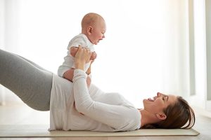 04-ways-new-moms-can-sneak-in-postpartum-exercise-with-baby-541865110_cecilie_arcurs